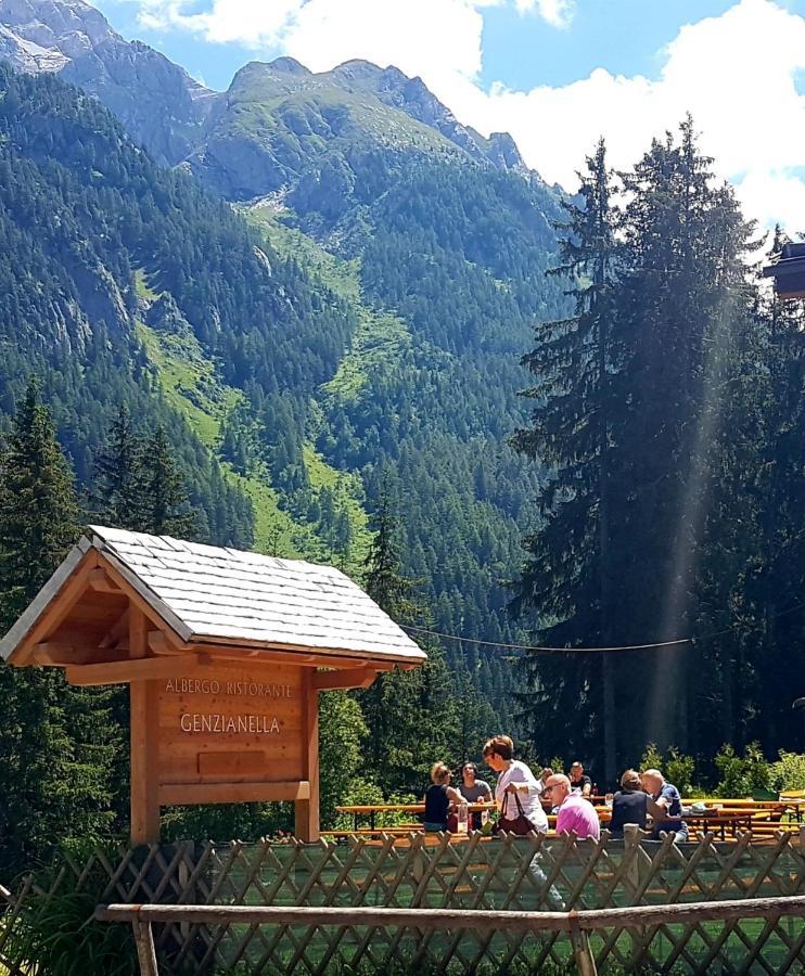 Hotel Ristorante Genzianella Madonna Kültér fotó